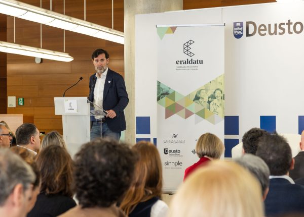 Jokin Aranzabal, patrono de la Fundación Antonio Aranzabal y coimpulsor de Eraldatu, en la presentación de la II Jornada de Impacto Social