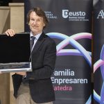 Lea Lascaray recibe el Premio Antonio Aranzabal