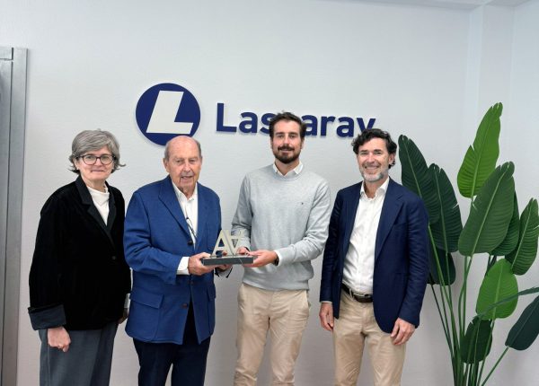 LASCARAY ENTREGA PREMIO FFA